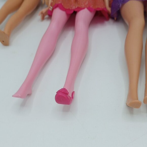 4 Barbies & 80pc Clothes & Accessories Lot - Picture 9 of 16